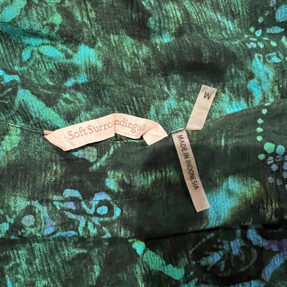 Soft Surroundings | Jade Multi Hi-Neck Sleeveless "Canyon Tank" with Shark Hem - Picture 2 of 2